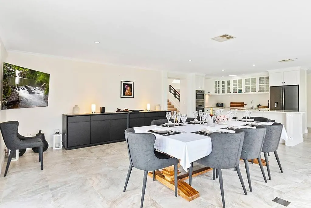 Maleny Chateau 5 Bed , Pool, Country Experience, Creek, Gym Balmoral Ridge 0*,