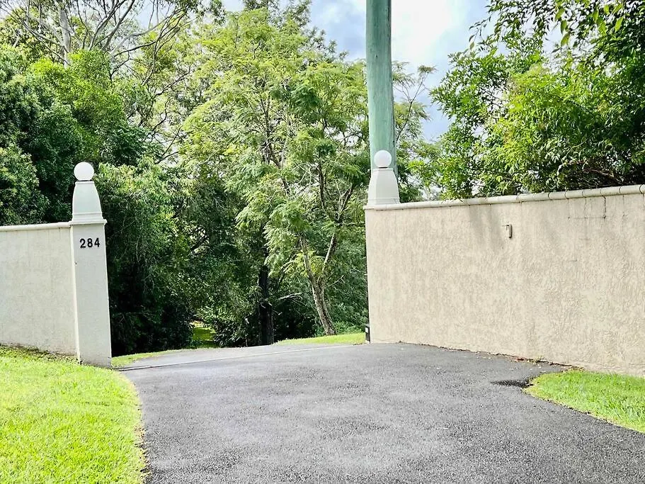 Maleny Chateau 5 Bed , Pool, Country Experience, Creek, Gym Balmoral Ridge Holiday home