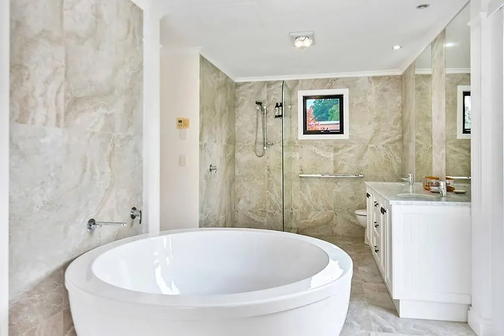 Maleny Chateau 5 Bed , Pool, Country Experience, Creek, Gym Balmoral Ridge Holiday home